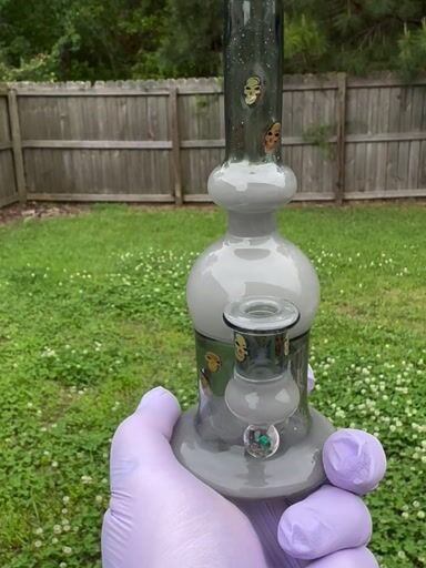 Preview pic of Ras glass Skull Millie bubbler