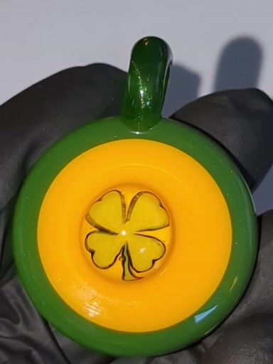 Preview pic of Luck of the Irish Solid Disc Pendy