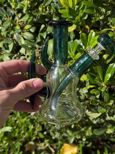 Preview pic of 2K GlassWorks Emerald Horned Dab Rig