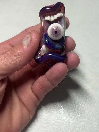 Preview pic of Glass hole open mouth pendy