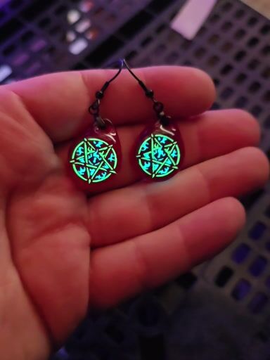 Preview pic of Red Eldritch Glow Earrings