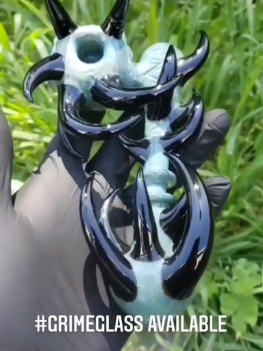 Preview pic of Grime Glass Skull Pipe