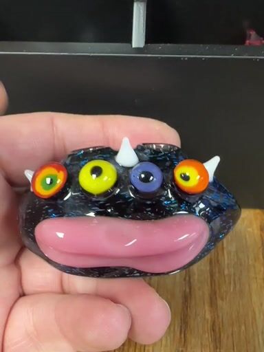 Preview pic of 4 eyed monster full dichro pendant mcfly glass