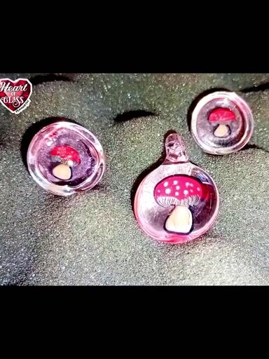 Preview pic of Set of 14 mm 🍄 ear gauges with matching pendant 🩷