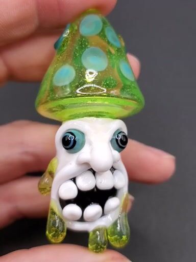 Preview pic of CFL crazed mushroom