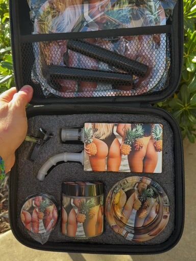 Preview pic of Pineapple Girls Dab Rig Smoke Set