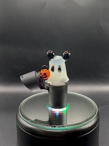 Preview pic of UV Glowing Ghost Mickey Spinner Puffco Pivot Top