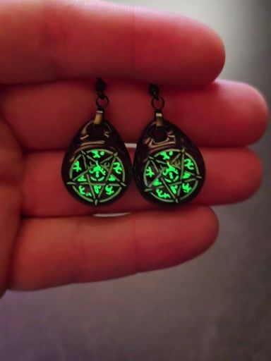 Preview pic of Eldritch Layered Glow Earrings