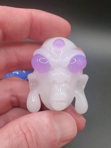 Preview pic of White/neo opal alien
