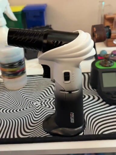 Preview pic of Refillable butane torch lighter