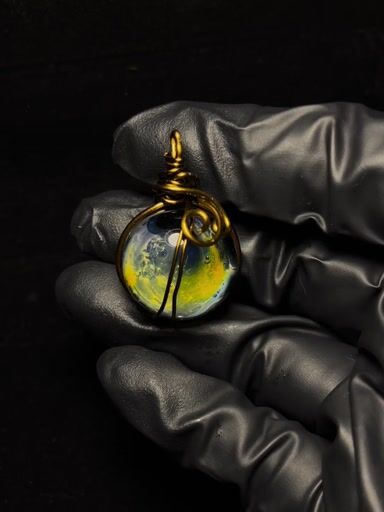 Preview pic of Wrapped space cab pendant
