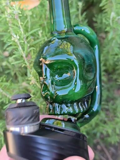 Preview pic of Puffco skull chugger