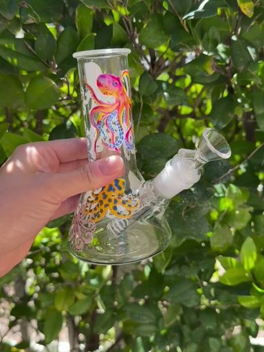 Preview pic of Octopus 7 Inch Beaker Bong