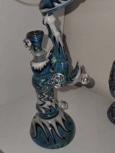 Preview pic of Winter linework heady bubbler
