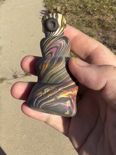 Preview pic of Skoeet Spray Paint Can Pendant