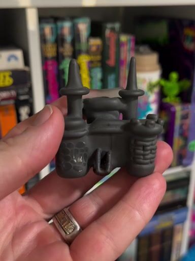 Preview pic of Jebb Glass full castle pendant