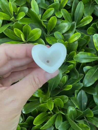 Preview pic of White Heart 14mm Glass Slide