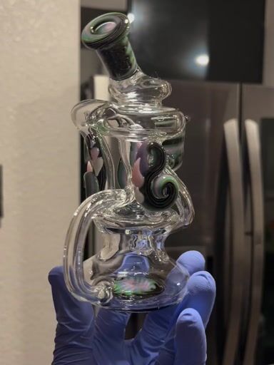 Preview pic of Whit V. glass