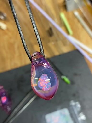 Preview pic of Small pendant w/ white opal