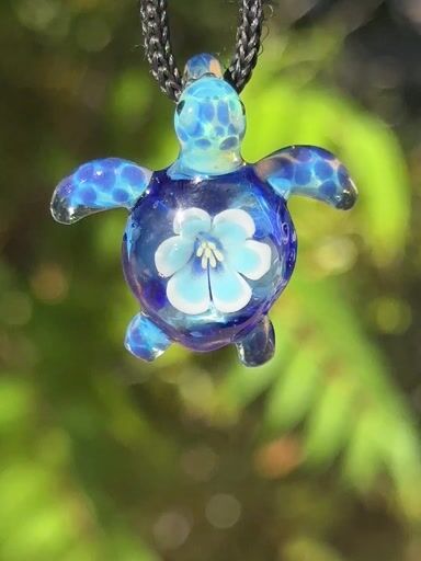 Preview pic of Turtle Pendant by Azusa Glass