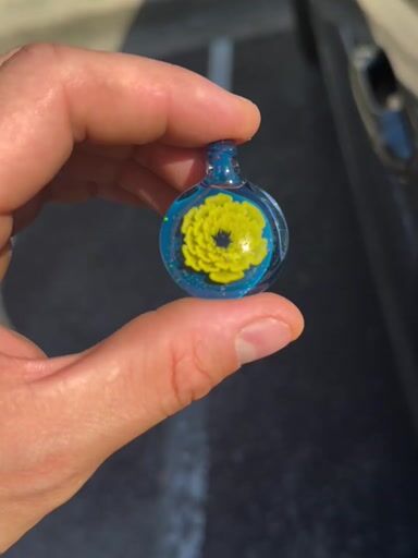 Preview pic of Flower implosion pendant