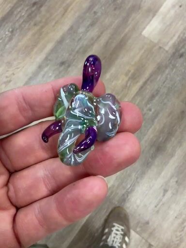 Preview pic of Mini elephant pendant