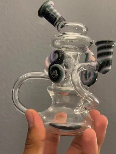 Preview pic of Whit V. glass