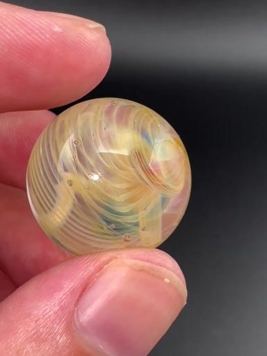 Preview pic of Silver fume scallop marble
