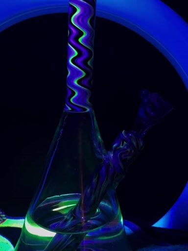 Preview pic of Hash Tube - Green Wigwag Beaker Rig ~8.5in/10mm