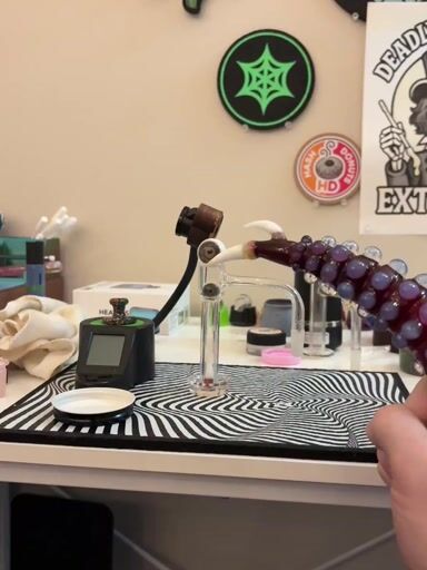 Preview pic of Kyru glass monster dab claw