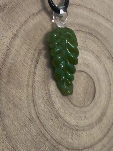 Preview pic of Leaf pendant