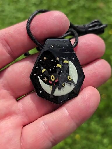 Preview pic of Umbreon Layered Glow Pendant