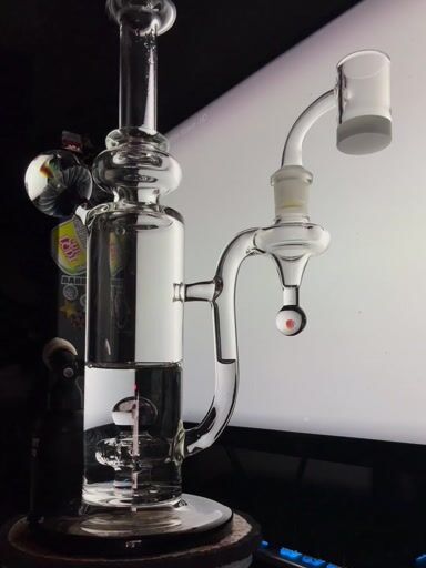 Preview pic of @ShwazyeGlass 14MM Straight Can Rig