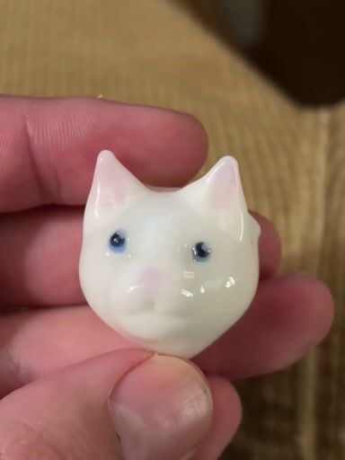 Preview pic of White Cat Pendant