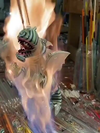 Preview pic of Hendy Glass open-mouth dragon