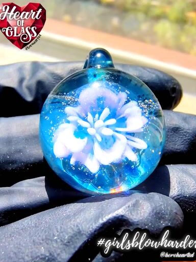 Preview pic of Flower Implosion pendant 💙