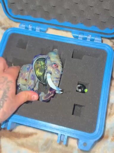 Preview pic of Mako Glass elephant