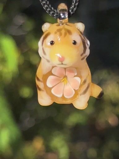 Preview pic of Tiger Pendant by Azusa Glass