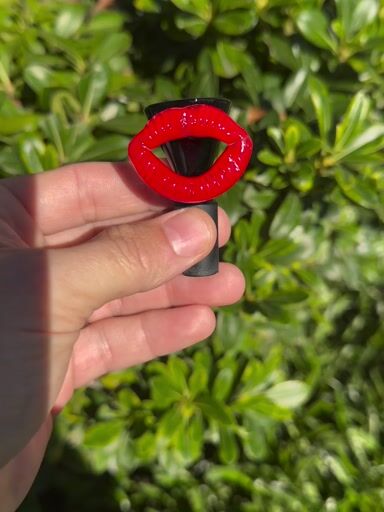 Preview pic of Black Bowl With Red Lips 14mm