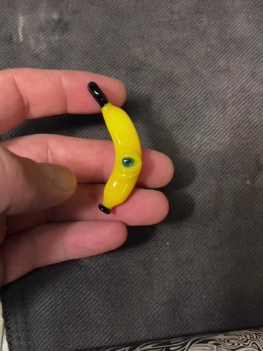 Preview pic of Banana eye pendant