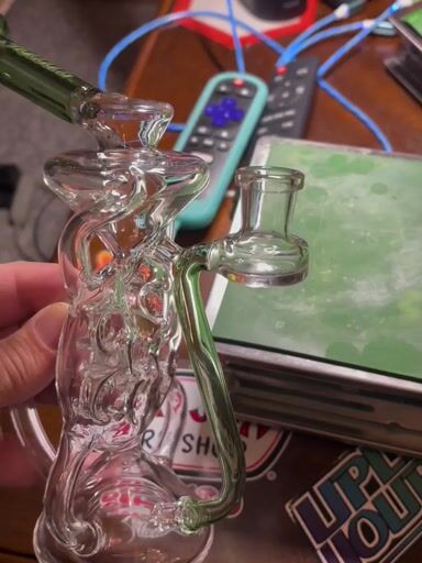 Preview pic of Hittin glass swiss perc recycler