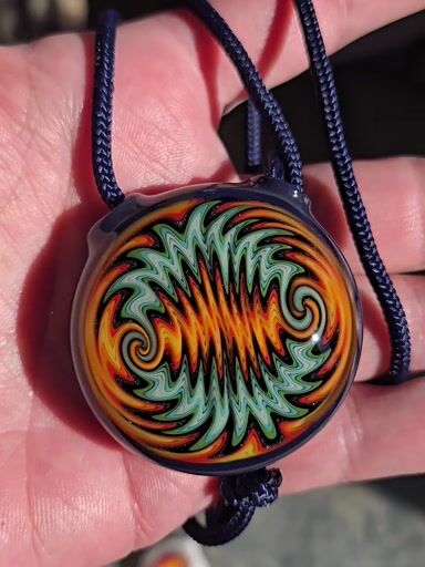 Preview pic of KMan glass waggy pendant